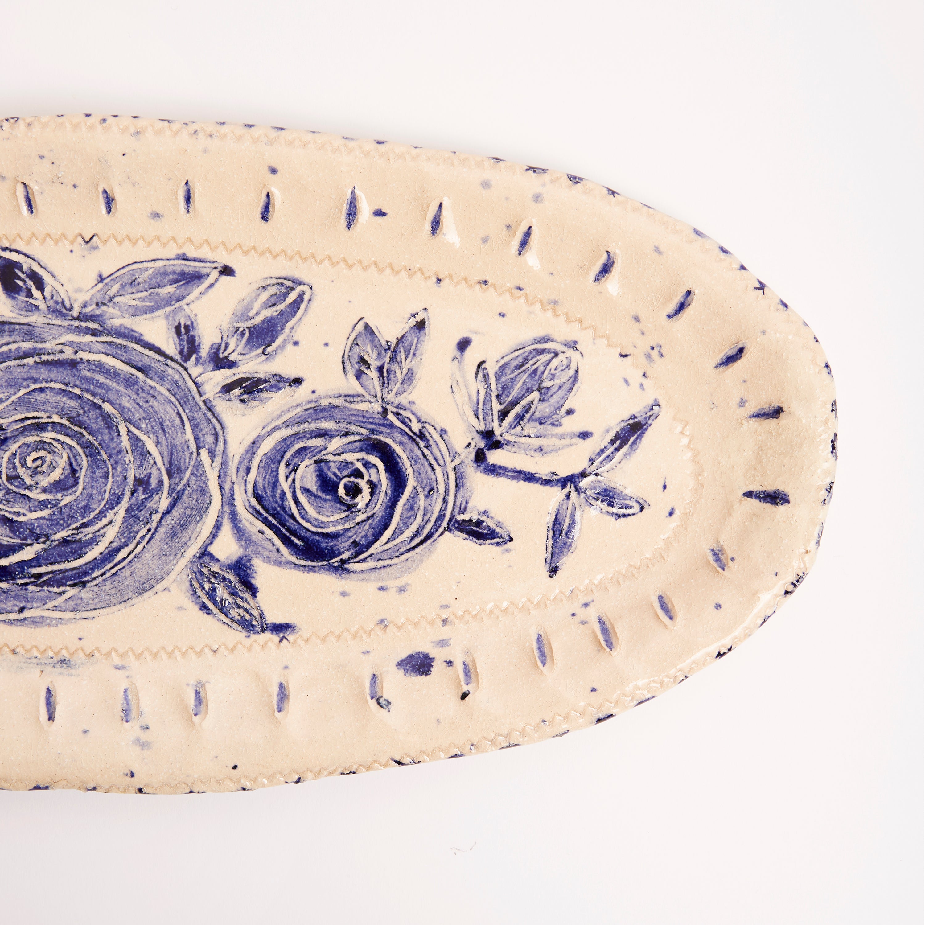 BLUE WHITE ROSE PLATE