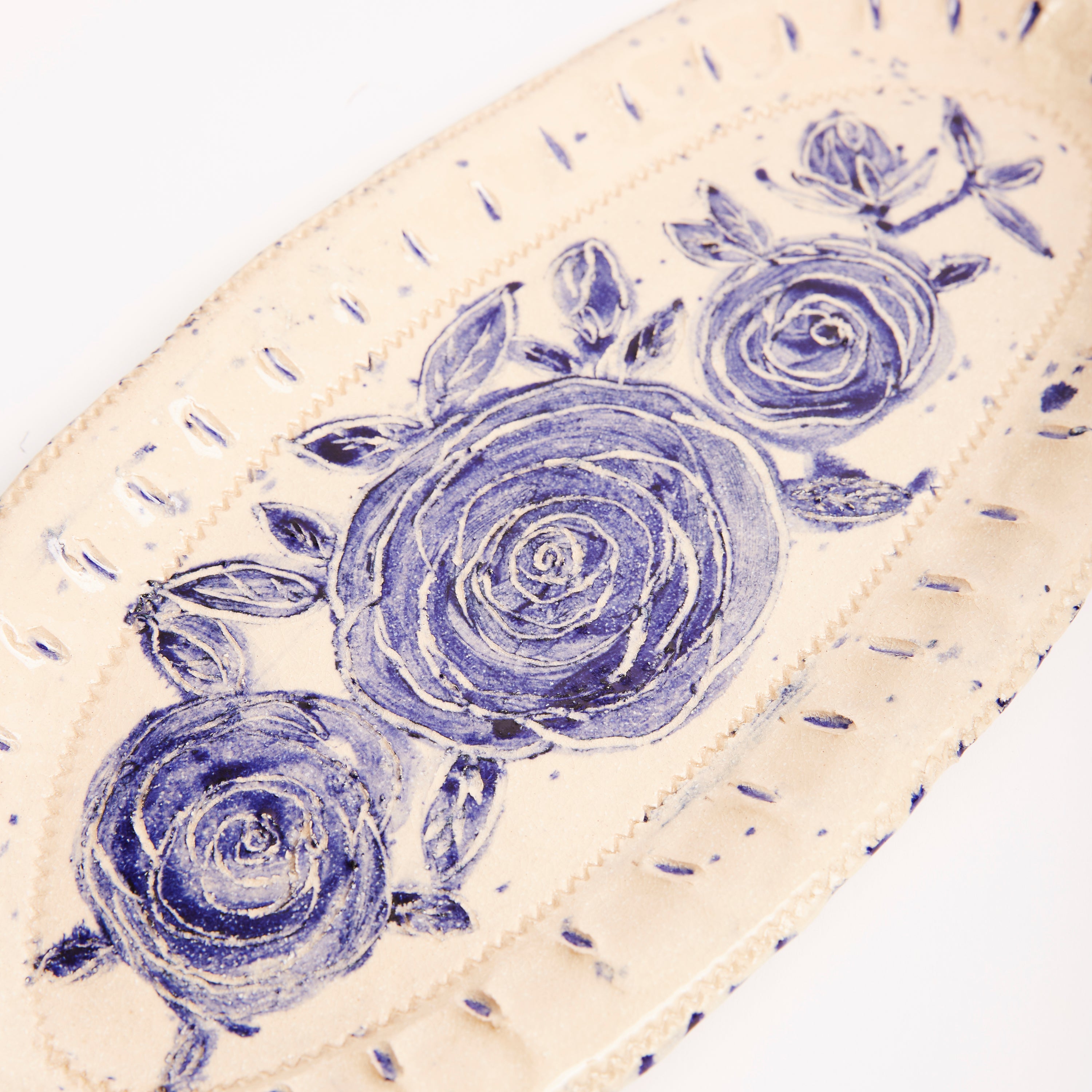 BLUE WHITE ROSE PLATE