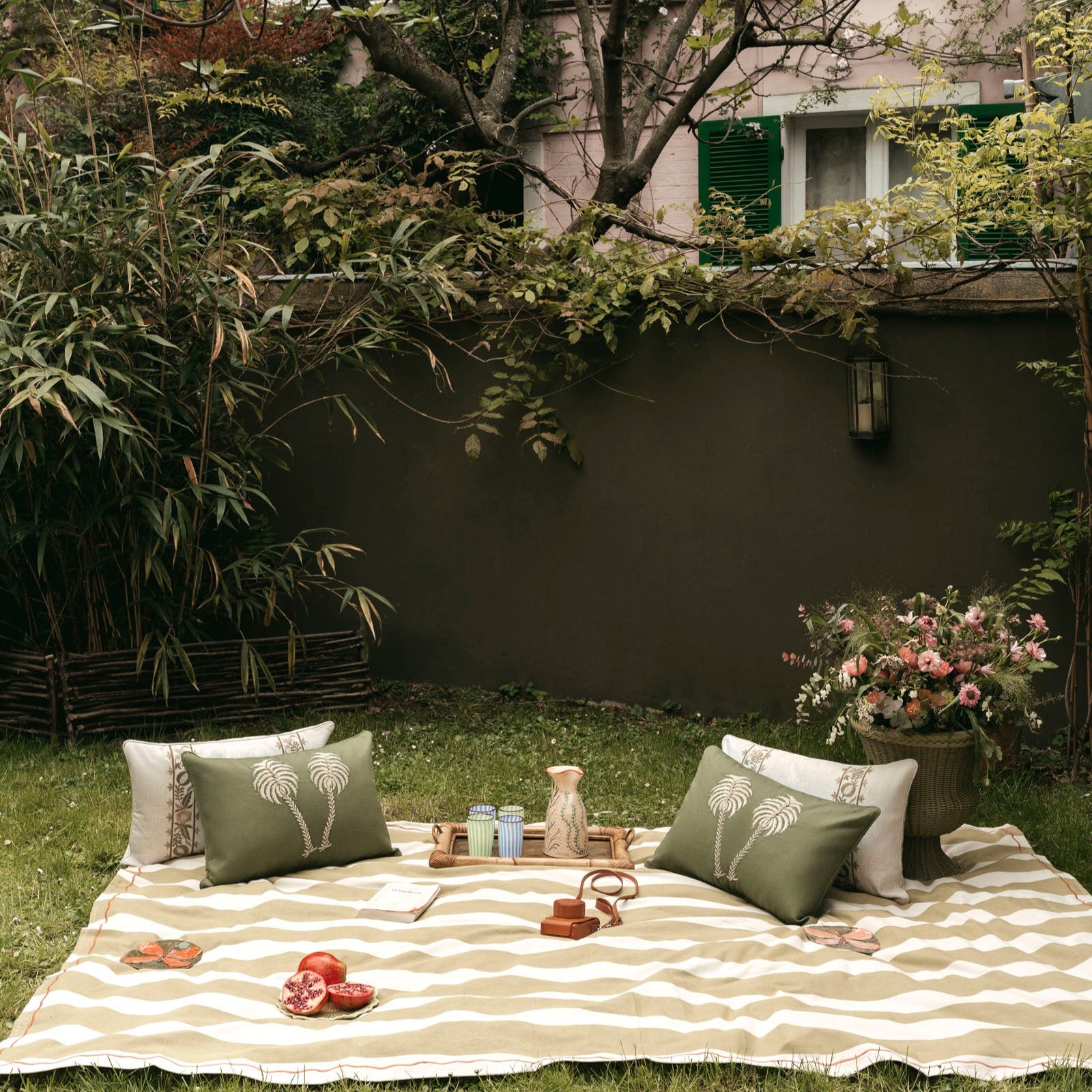 CUSHION - CLOUD - GREEN LINEN - PALM TREES